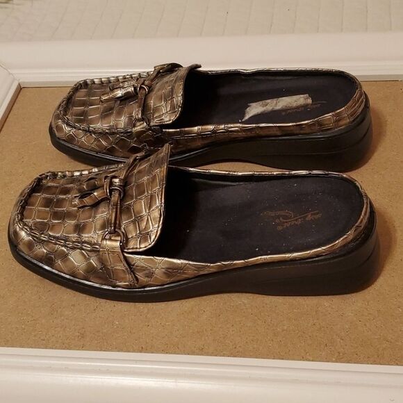 Easy Street mock croc tasseled metallic gold slip on shoes size 7 - Picture 4 of 7